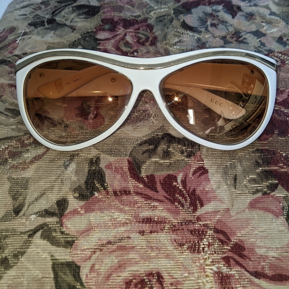 Gucci Sunglasses - Picture 2 of 3